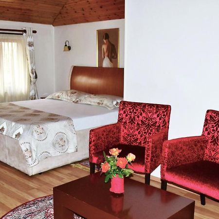 Hotel Villa Tafaj Тирана Экстерьер фото