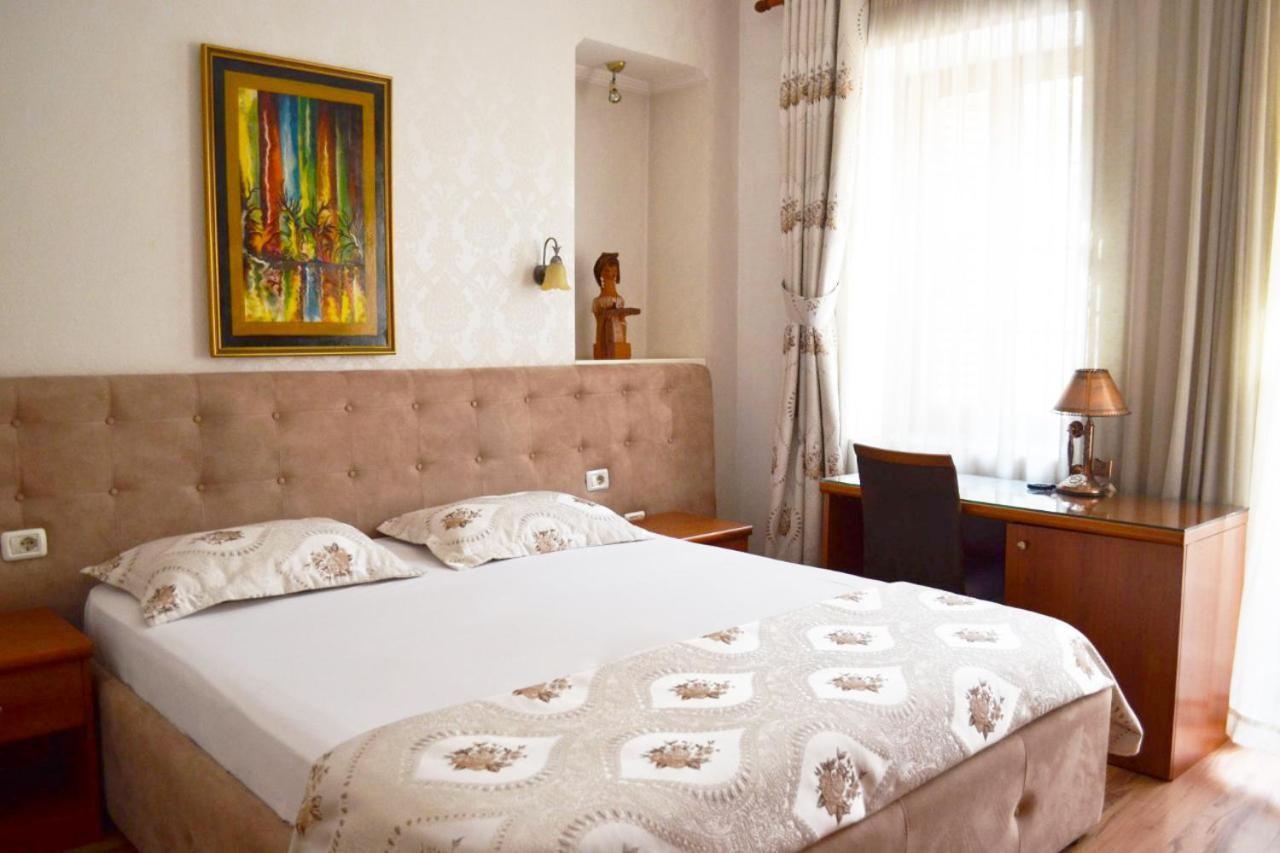 Hotel Villa Tafaj Тирана Экстерьер фото