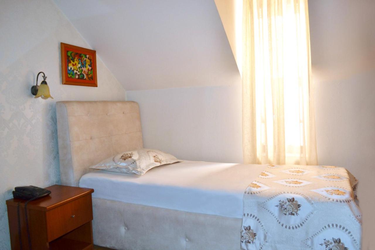 Hotel Villa Tafaj Тирана Экстерьер фото