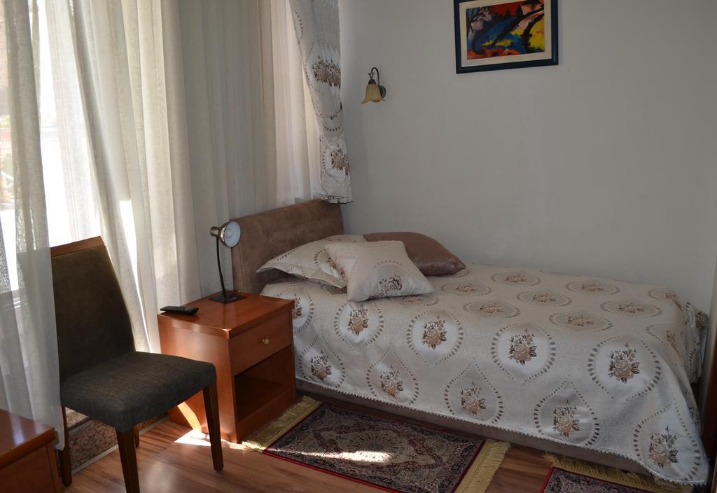 Hotel Villa Tafaj Тирана Экстерьер фото
