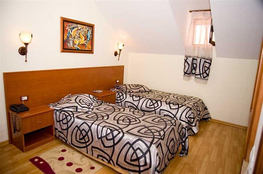 Hotel Villa Tafaj Тирана Экстерьер фото