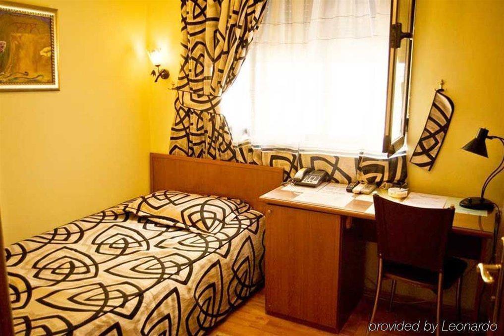 Hotel Villa Tafaj Тирана Экстерьер фото