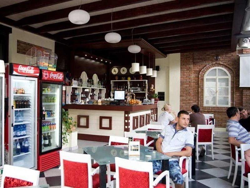 Hotel Villa Tafaj Тирана Экстерьер фото