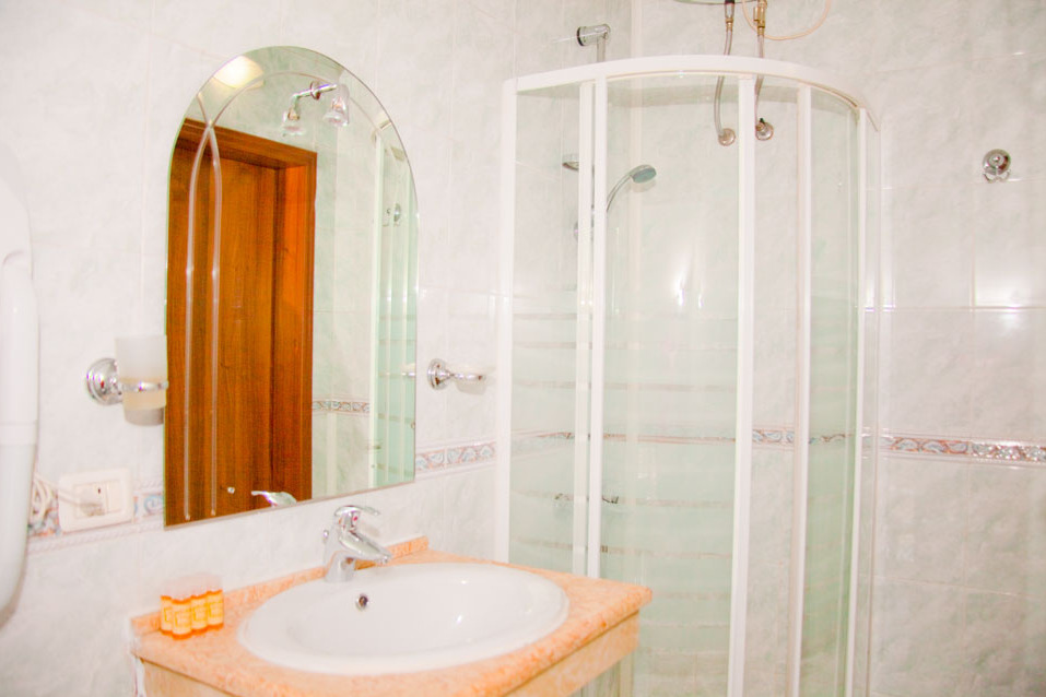 Hotel Villa Tafaj Тирана Экстерьер фото